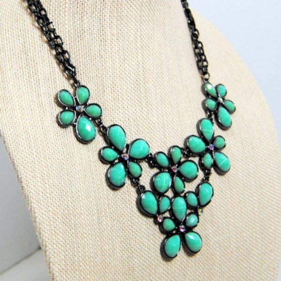 Floral Design Necklace Sea Foam Green & Crystals - Picture 2 of 5